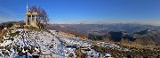 52 Vista panoramica dalla Madonnina della neve del Monte Poieto (1360 m)